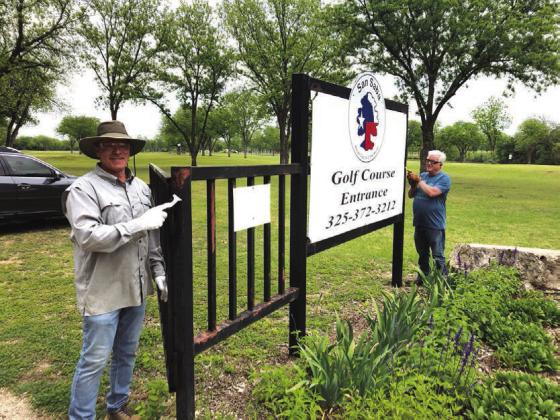 LCRA employees paint picnic tables and spruce up a sign at the San Saba River Golf Course during LCRA’s Steps Forward Day on April 14th. During the annual day of service, employees worked on more than 30 community projects throughout the LCRA service territory.