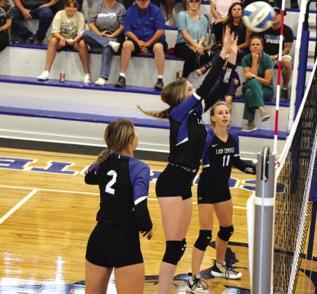 #1 Lili Appleton (Center); # 2 Ryleigh Bryant; #11 Rylie Eckert Photo by Pam Starr