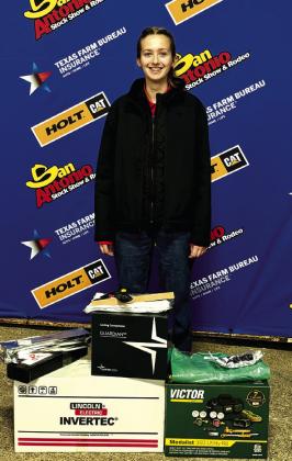 RS Sophomore Kinzley Daly placed 1st in her class with a gate that she built and showed it at the San Antonio Ag Mechanics over the weekend.
