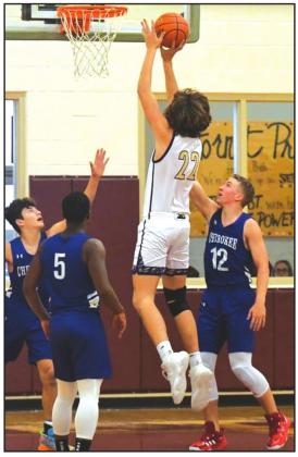 San Saba High School boys varsity basketball forward Dylan Ware (22) attacks the basket for a layup on Friday, December 3, 2021, during the Dillos’ 53-23 victory over Cherokee High School. (Photo by Rita Boultinghouse)
