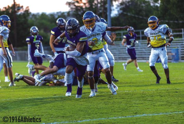 #11 Melvin Umble rushes in for an Armadillo touchdown.