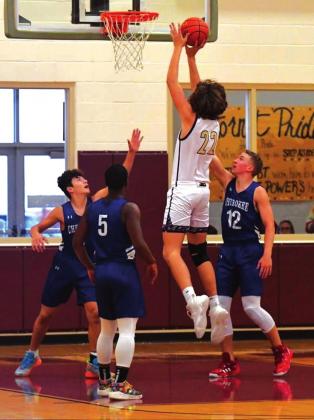 San Saba High School boys varsity basketball forward Dylan Ware (22) attacks the basket for a layup on Friday, December 3rd, during the Dillos’ 53-23 victory over Cherokee High School. (Photo by Rita Boultinghouse)