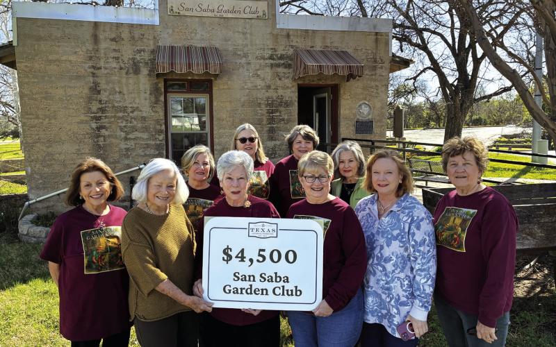 Texas Historical Foundation presents check to the San Saba Garden Club