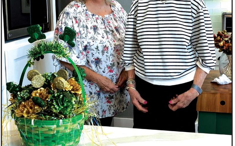 Hostesses: Jan Vanderburg and Rhonda Killion Courtesy of Debbie Shahan