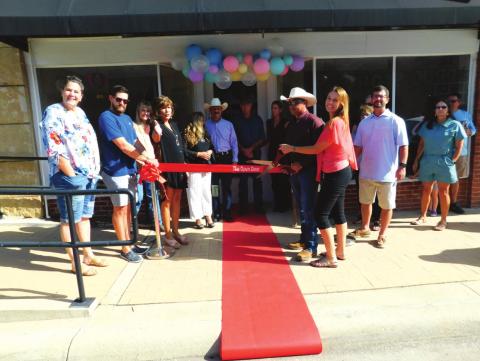 Chamber holds ribbon cuttings for 3 new San Saba businesses
