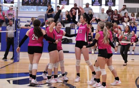 #24 Kinzlee Salas, #23 Maggie Bryant, #25 Calyn Kubin, #12 Flora Appleton, #11 Rylie Eckert, #5 Raegan Eckert 