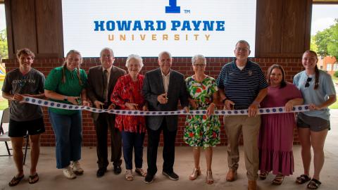 Pictured left to right: Deaven Connelly, HPU student; members of the Mieth family including Charis Mayton, Rodney and Debra Cavitt, Ben Mieth, Miki and Woody Martin, Sarah Martin; and Brylee Awbrey, HPU student.