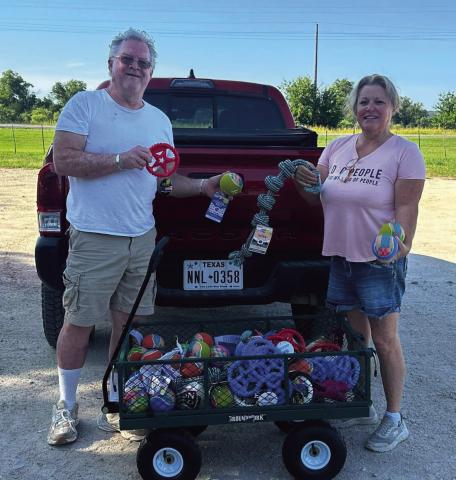  Gary and Mae - courtesy of San Saba County Friends of Animals Gary and May
