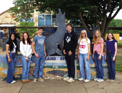 L-R: Keely Pham, Reagan Ethridge, Jaspur Farris, Dalton Moats, Maggie Bryant, Kinzley Daly, and Kasadee Daly.