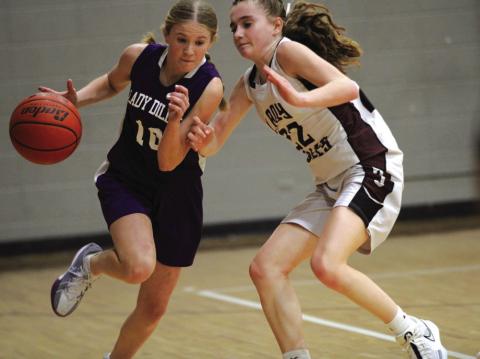8th grade - #10 Sydni Jones gets past JC defense