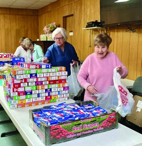 Pam Wallace, Mikie Bishop, Loy Nell Behrens, Linda Parks packing “Grub Bags.”
