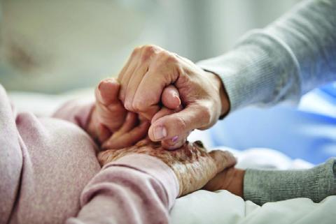 8 ways to support an Alzheimer’s Caregiver
