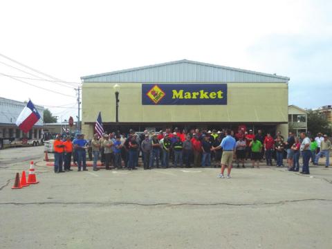 It took a village. . . a village of teams that is. . . that worked together so cohesively San Saba has a Lowe’s Market again!
