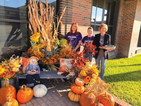 First Place Winner – Arrowhead Bank staff as shown: (Left) Kristen Nelson, Avery Bohannon and Cynthia Weatherby