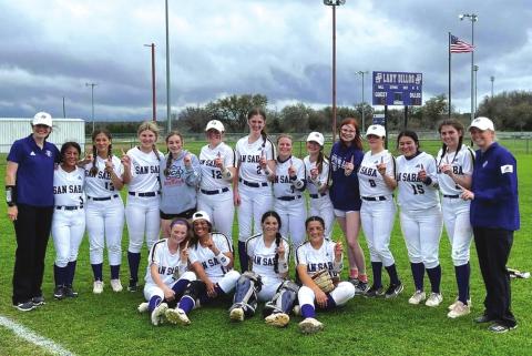 Lady Dillos Softball Picks Up Two Clutch District Victories