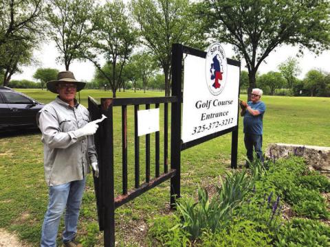 LCRA employees paint picnic tables and spruce up a sign at the San Saba River Golf Course during LCRA’s Steps Forward Day on April 14th. During the annual day of service, employees worked on more than 30 community projects throughout the LCRA service territory.