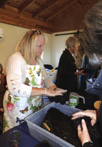 San Saba Garden Club hard at work