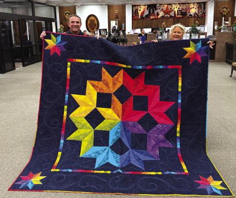 Jeff Kuykendall representing Arrowhead Bank Llano / Aileen Roberts representing the ladies’ quilting heritage group.