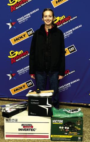 RS Sophomore Kinzley Daly placed 1st in her class with a gate that she built and showed it at the San Antonio Ag Mechanics over the weekend.
